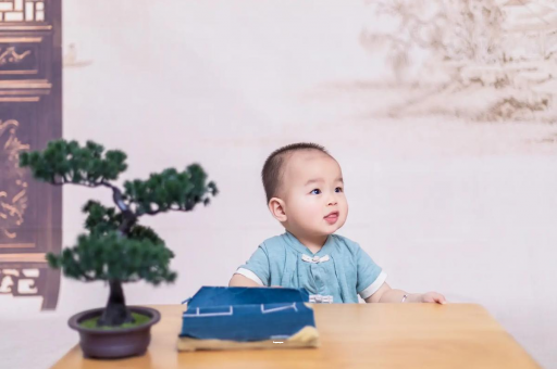 那曲三个月宝宝抬头不稳